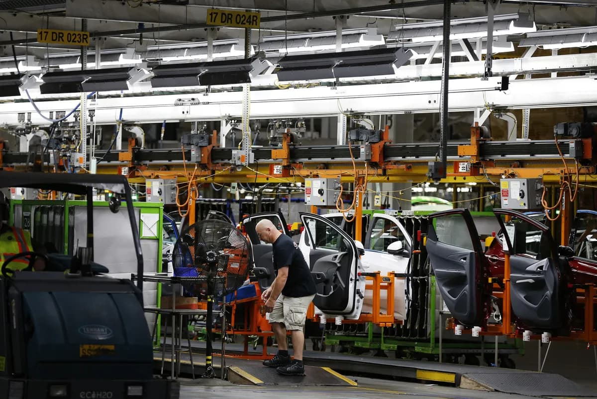 Automaker confidence drops as concerns about demand, pricing, tariffs mount