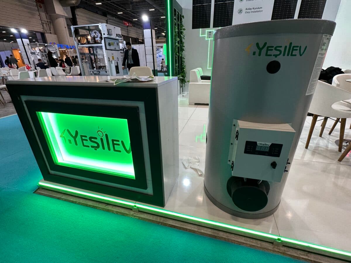 Turkish manufacturer presents photovoltaic water heater