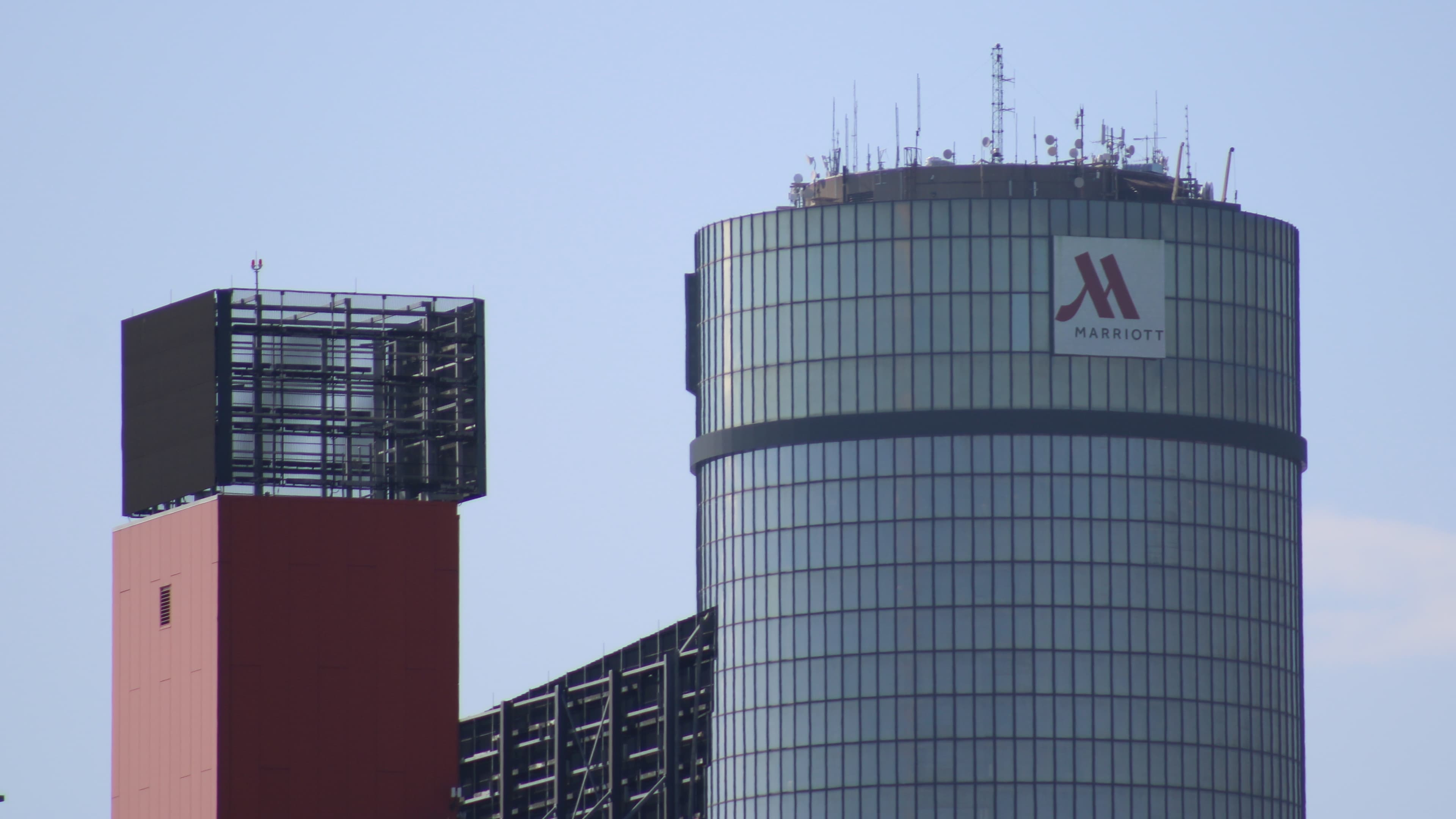 GM removes its brand logos from Detroit’s RenCen